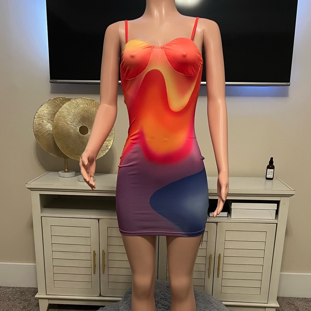 “Blazing Sunrise” Sexy Mini Dress. Size M. Great Fit!  New w/tags!